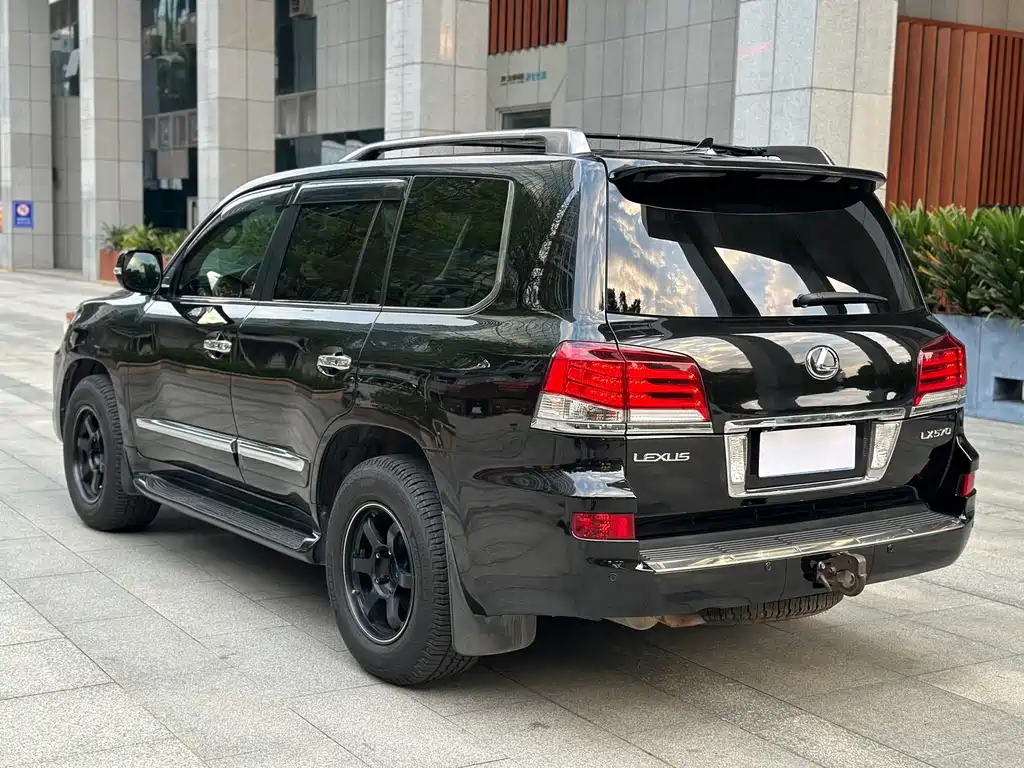 Lexus LX 570