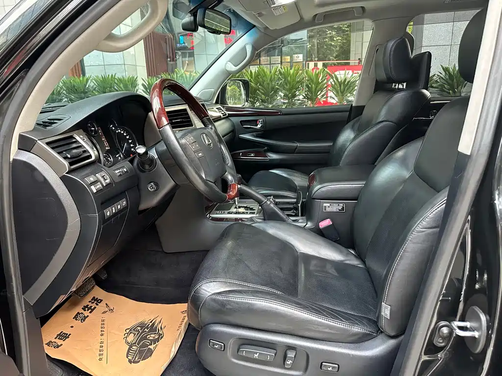 Lexus LX 570
