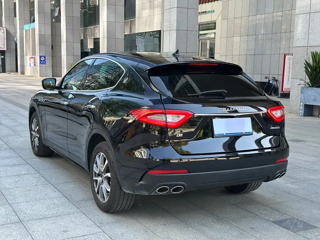 Levante 3.0 T Standard CN-V