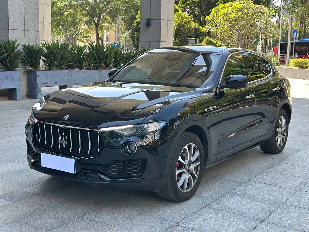 Levante 3.0 T Standard CN-V