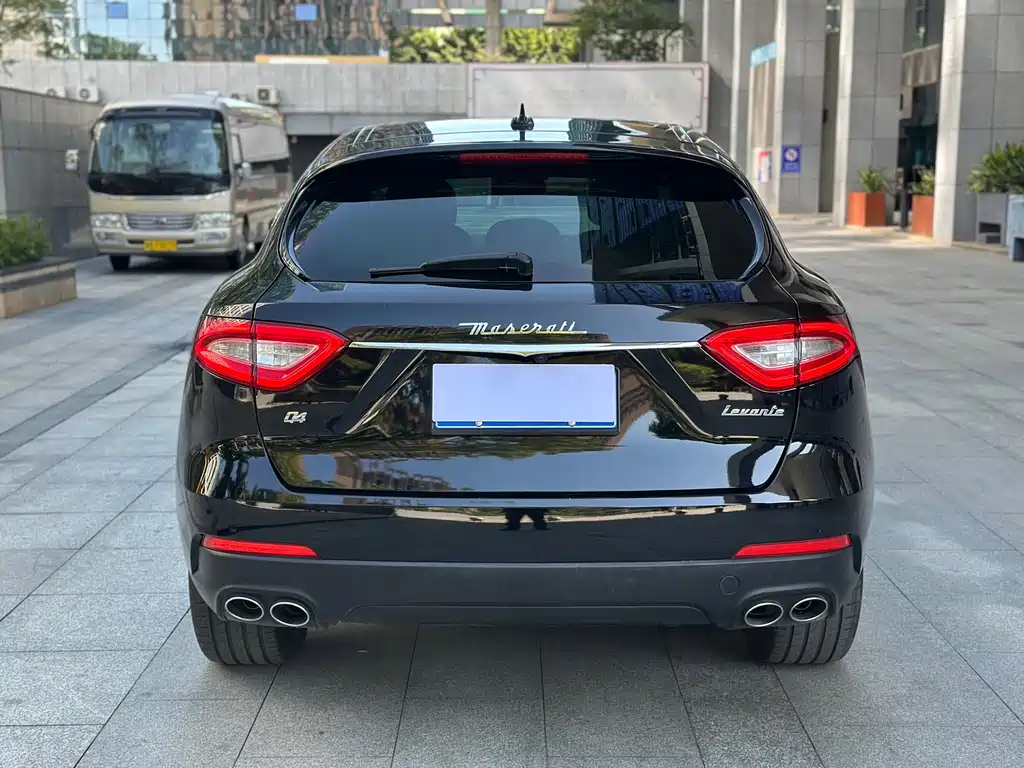 Levante 3.0 T Standard CN-V