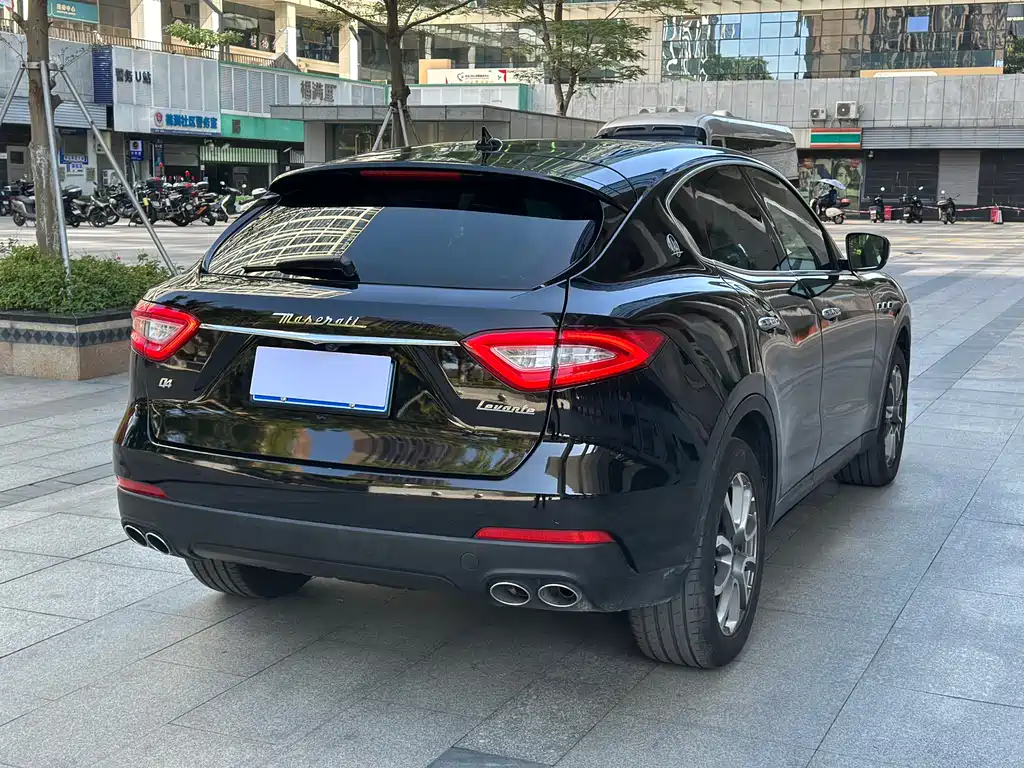 Levante 3.0 T Standard CN-V