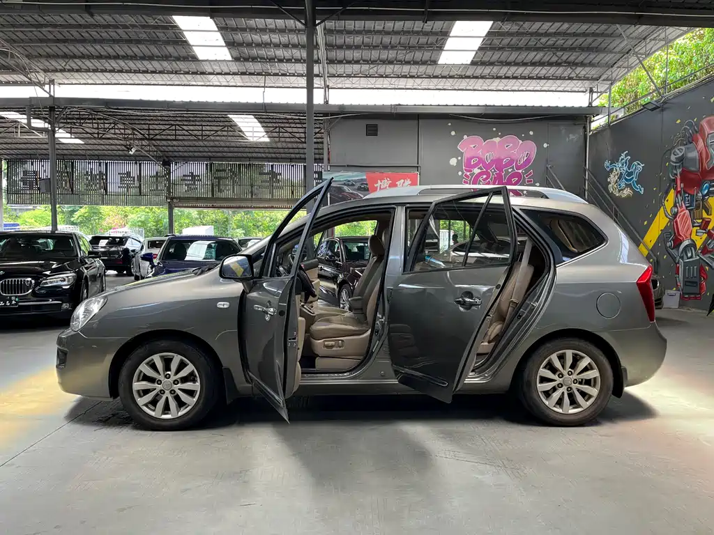 Carens 2.0 L 7-seat Auto Comfort