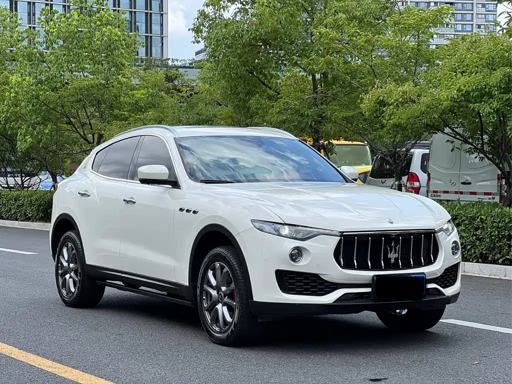 Levante 3.0 T Standard CN-V