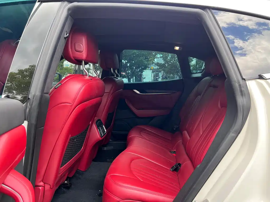 Levante 3.0 T Standard CN-V
