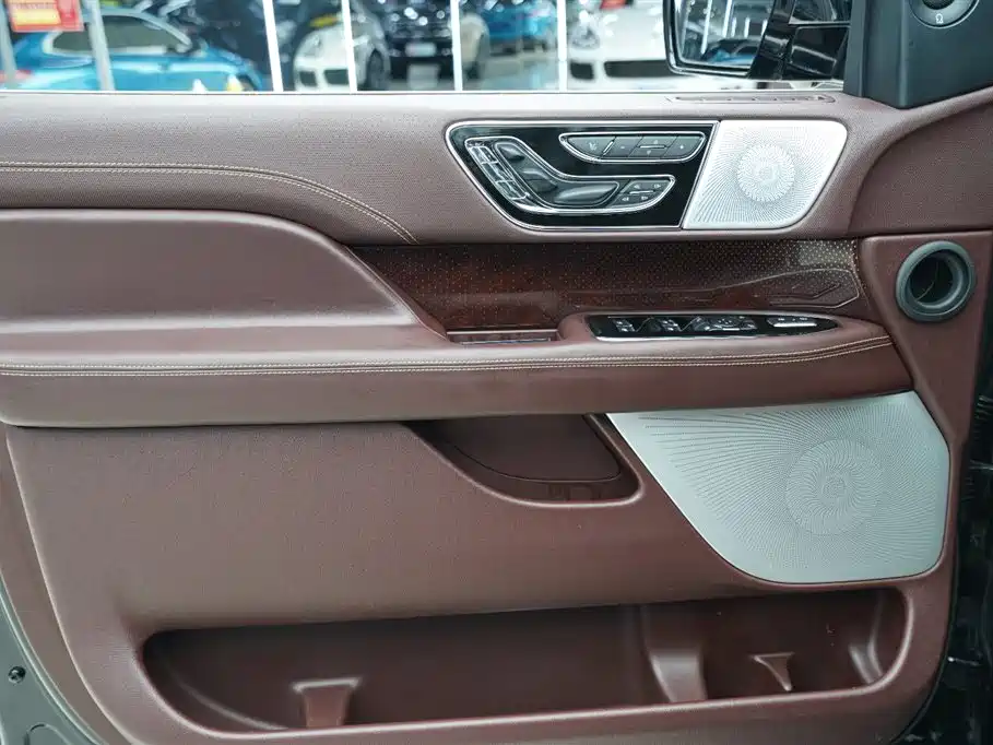 Navigator 3.5 T LWB President