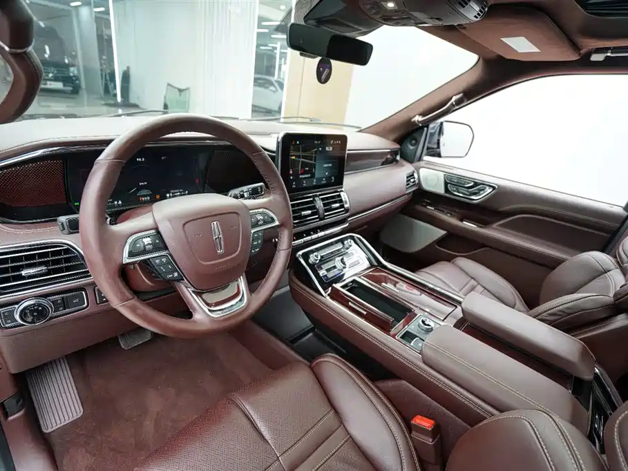 Navigator 3.5 T LWB President