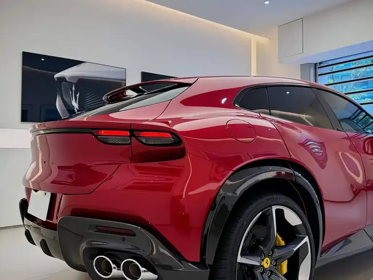 Ferrari Purosangue 6.5 L V12
