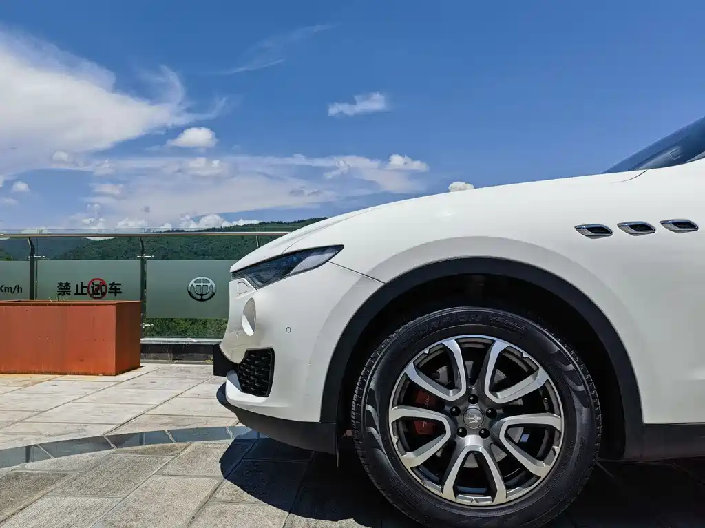Levante 3.0 T Standard