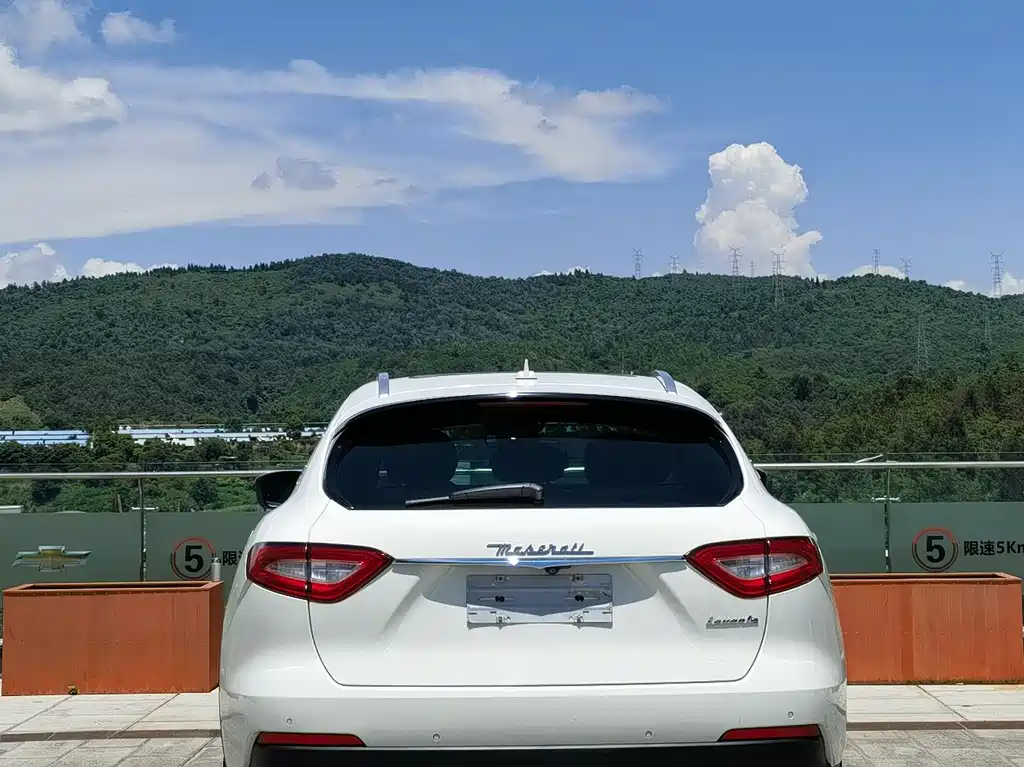 Levante 3.0 T Standard