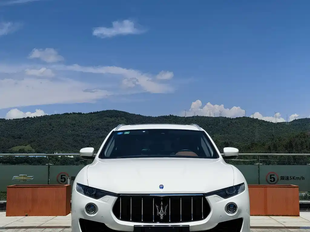 Levante 3.0 T Standard