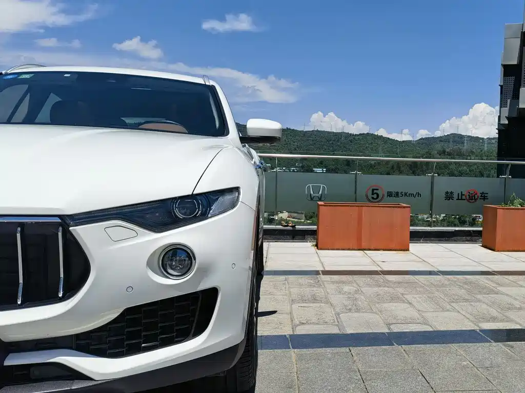 Levante 3.0 T Standard