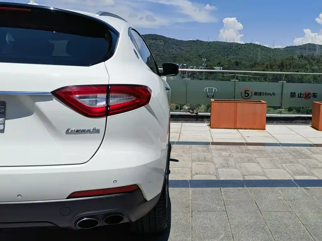 Levante 3.0 T Standard