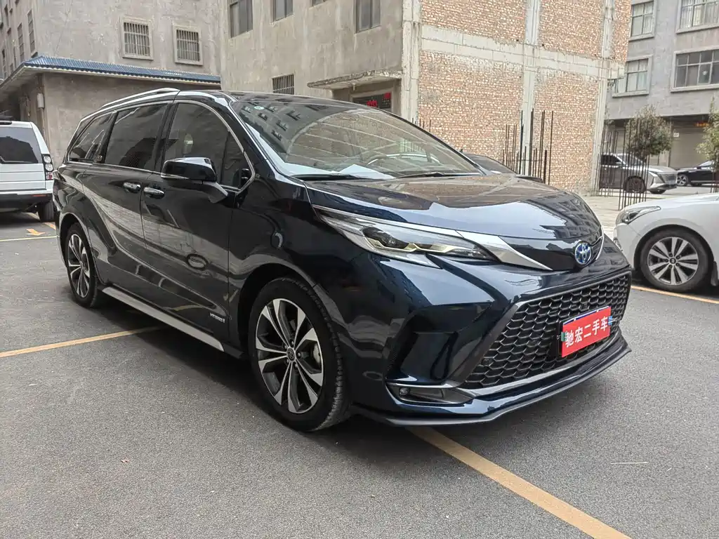 Granvia 2.5 L Hybrid Flagship VIP