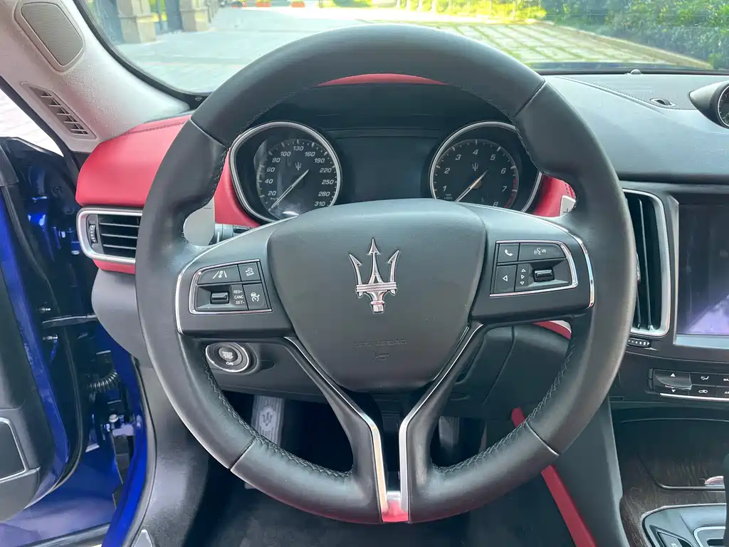 Levante 3.0 T Standard