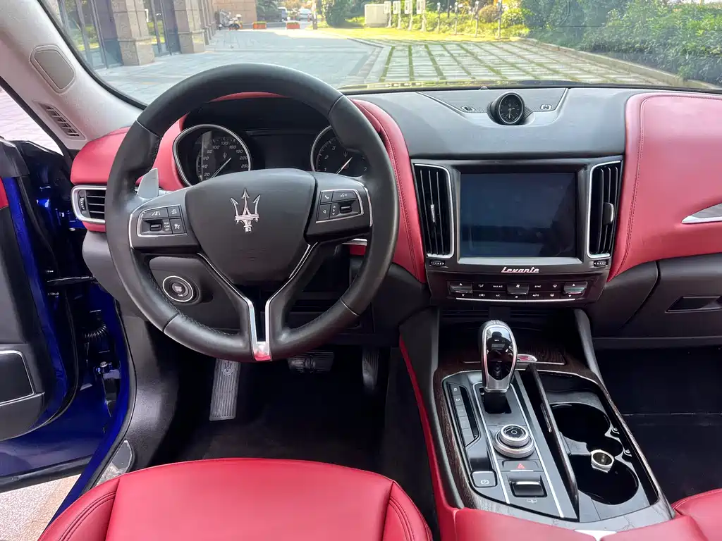 Levante 3.0 T Standard