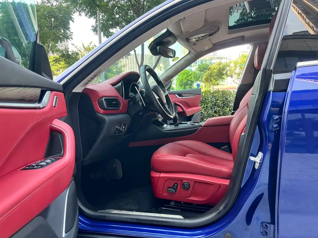 Levante 3.0 T Standard
