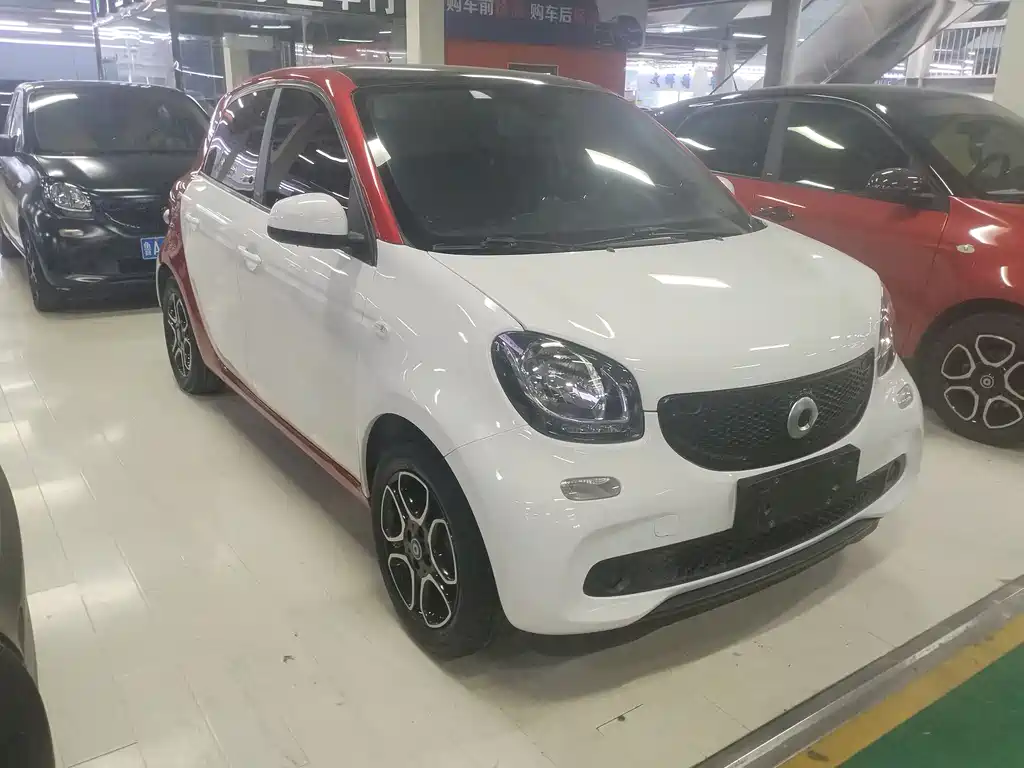 smart forfour 0.9 T 66 kW Pioneer