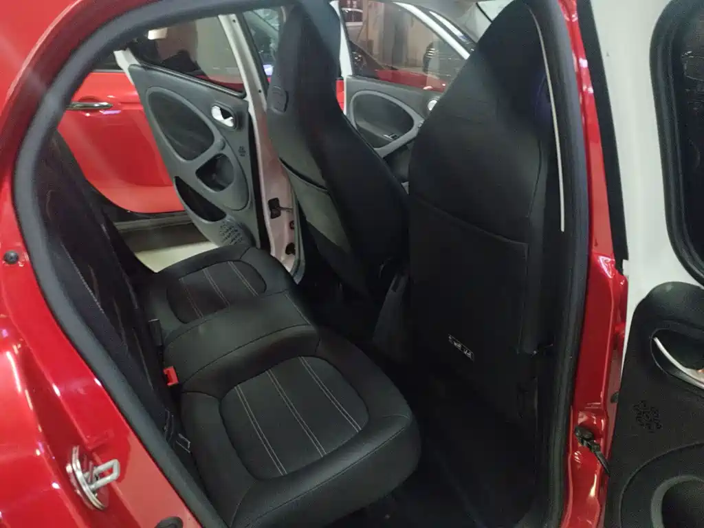 smart forfour 0.9 T 66 kW Pioneer