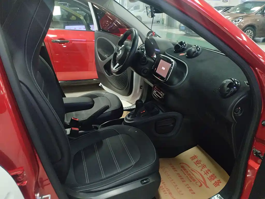 smart forfour 0.9 T 66 kW Pioneer