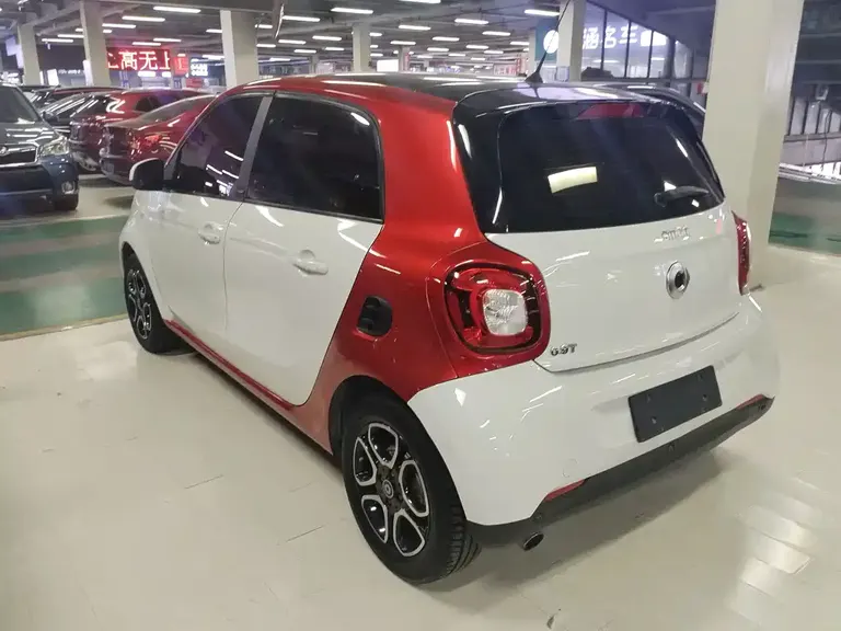 smart forfour 0.9 T 66 kW Pioneer