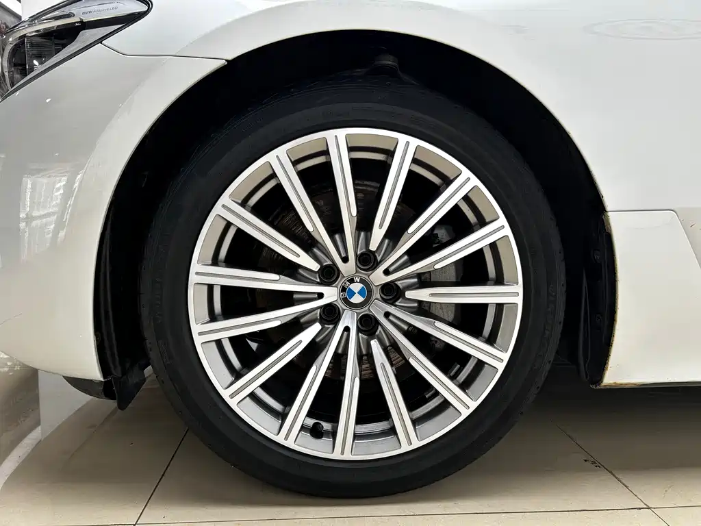BMW 6 Series GT 630 i Luxury Design Package
