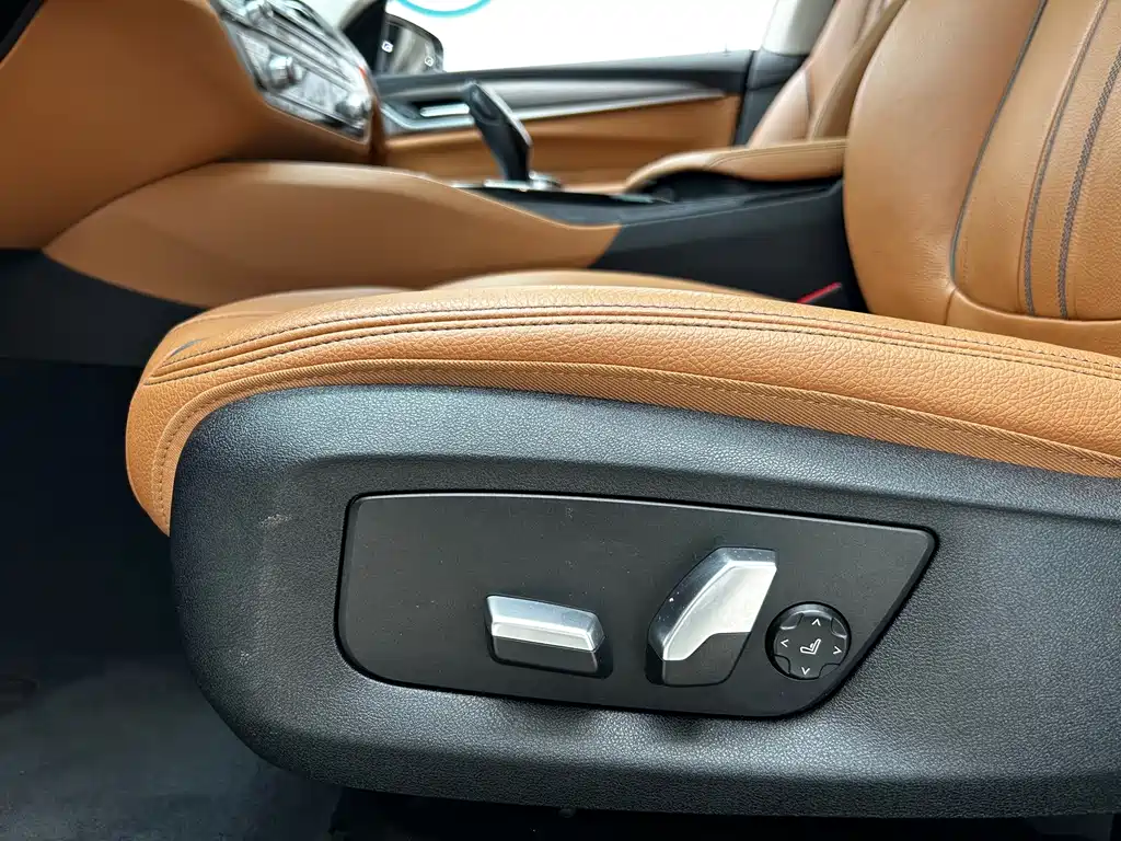 BMW 6 Series GT 630 i Luxury Design Package