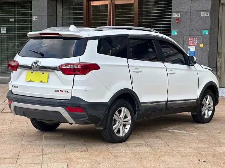 BAIC Huansu S3 S3 L 1.5 L Manual Distinguished