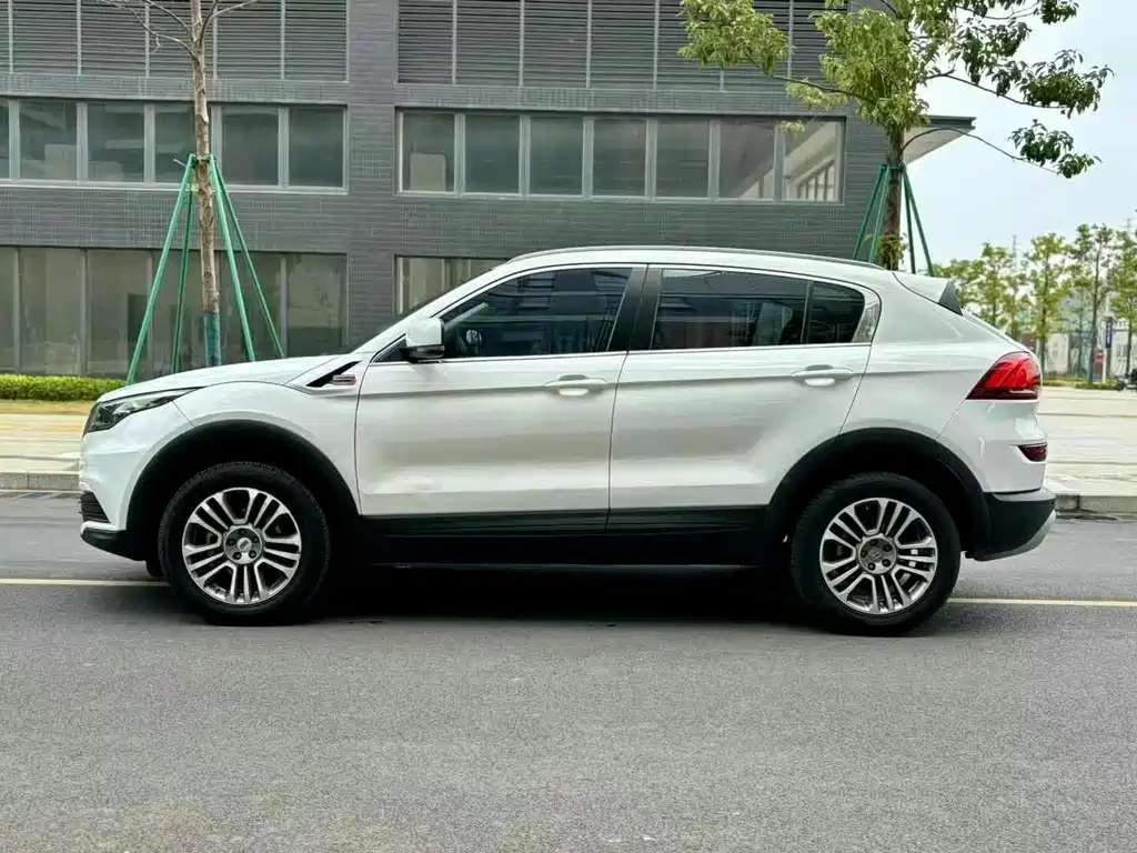Qoros 5 1.6 T Auto Smart Connected (AliOS) Distinguished