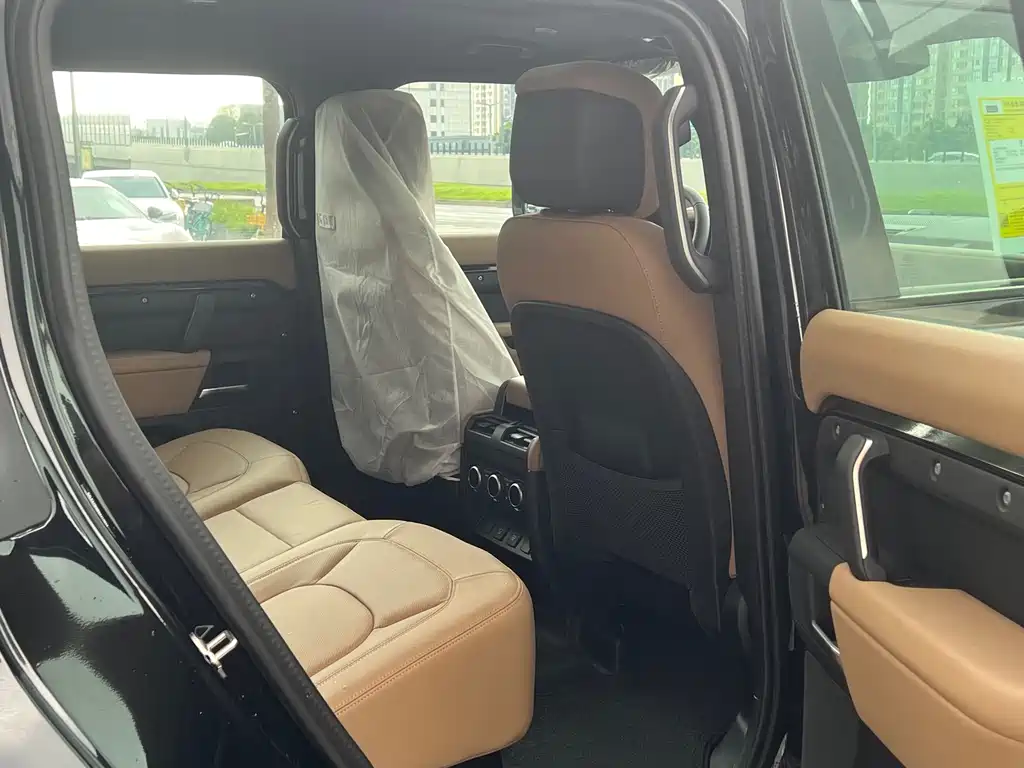 Land Rover Defender 110 3.0 T P400 X-Dynamic HSE