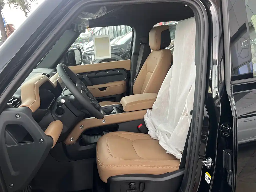 Land Rover Defender 110 3.0 T P400 X-Dynamic HSE