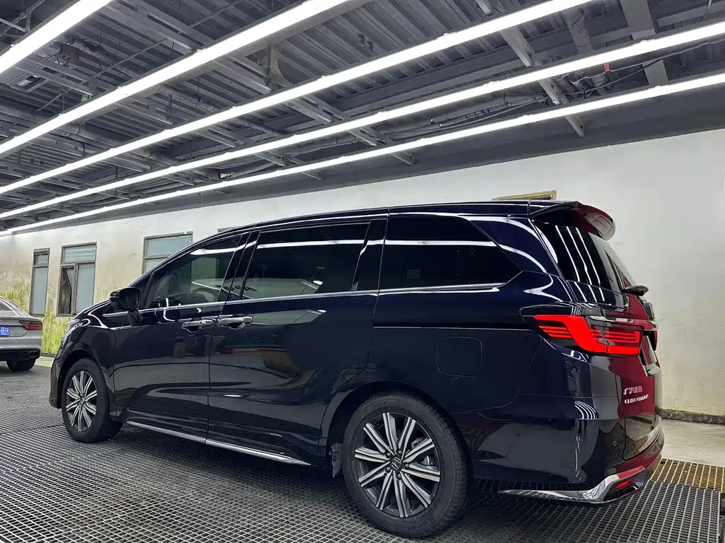 Odyssey 2.0 L e:HEV Sharp· Royal Enjoyment 4-seat