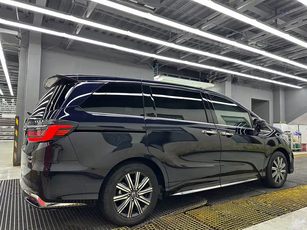 Odyssey 2.0 L e:HEV Sharp· Royal Enjoyment 4-seat