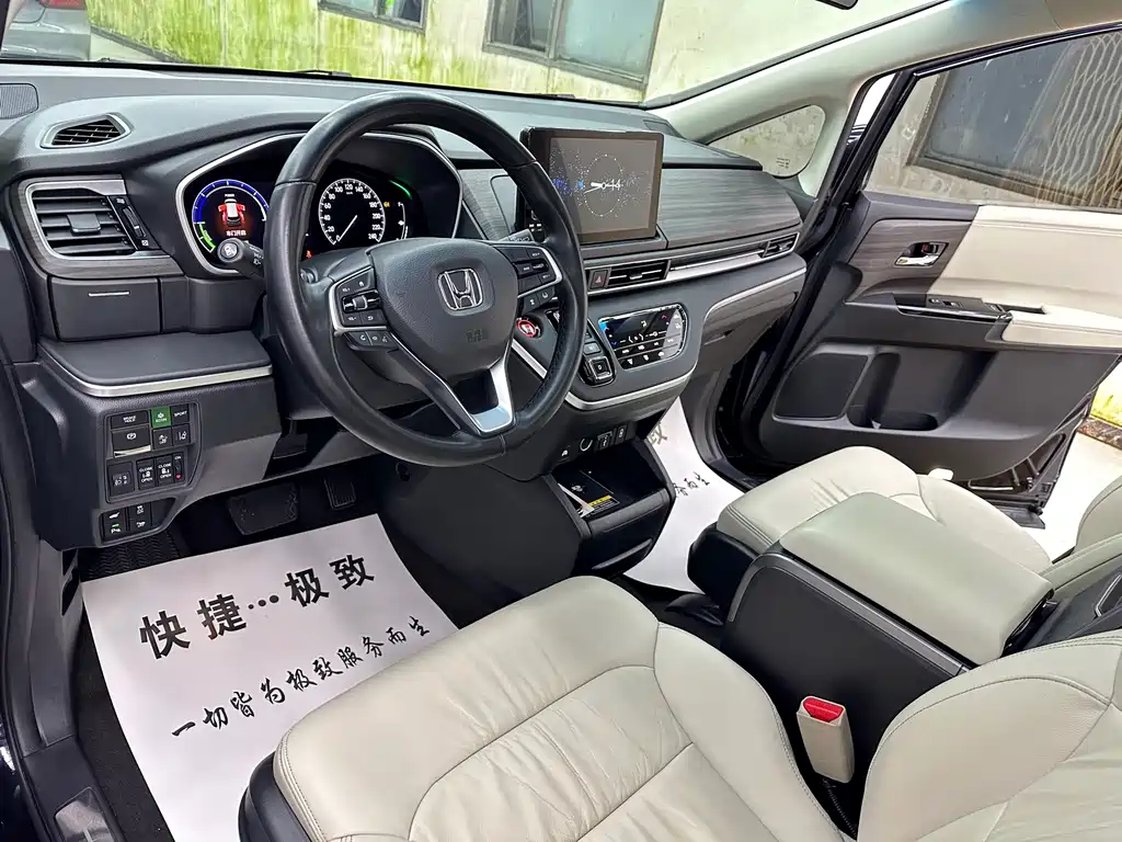 Odyssey 2.0 L e:HEV Sharp· Royal Enjoyment 4-seat