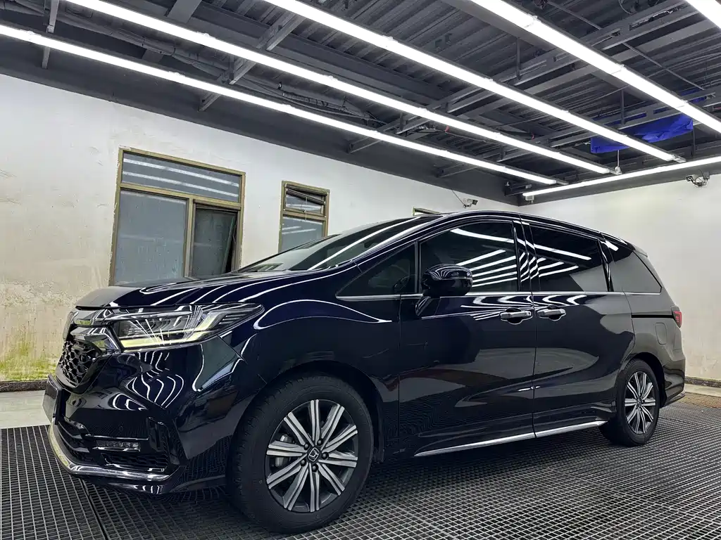 Odyssey 2.0 L e:HEV Sharp· Royal Enjoyment 4-seat