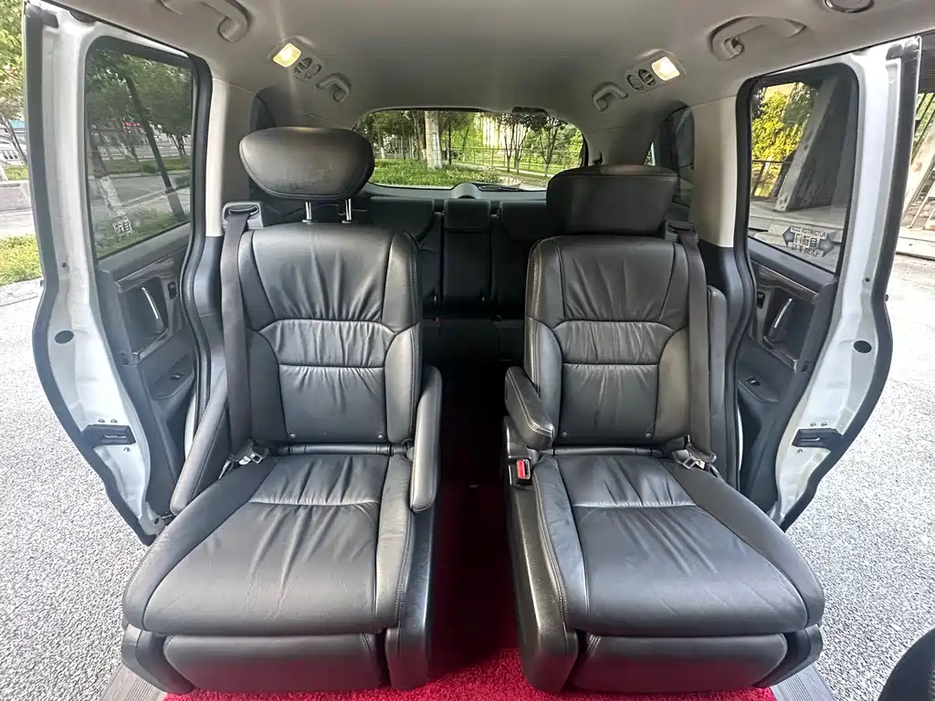 Odyssey 2.4 L Luxury