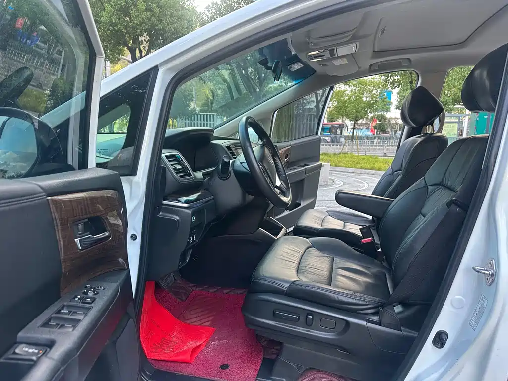 Odyssey 2.4 L Luxury