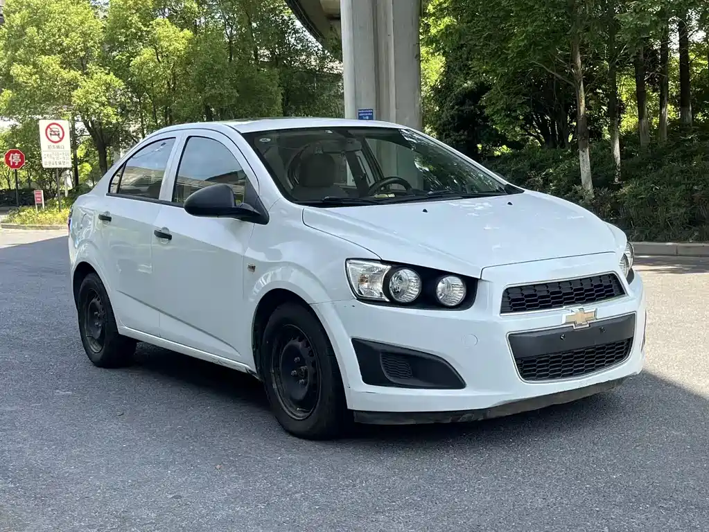 Aveo Sedan 1.4 L AT Sunroof