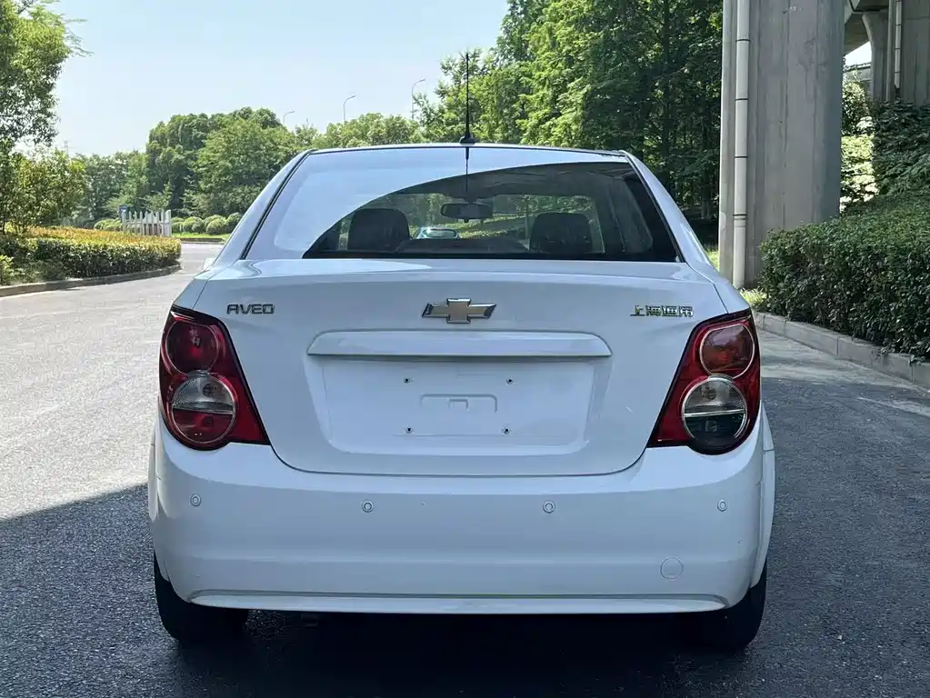 Aveo Sedan 1.4 L AT Sunroof