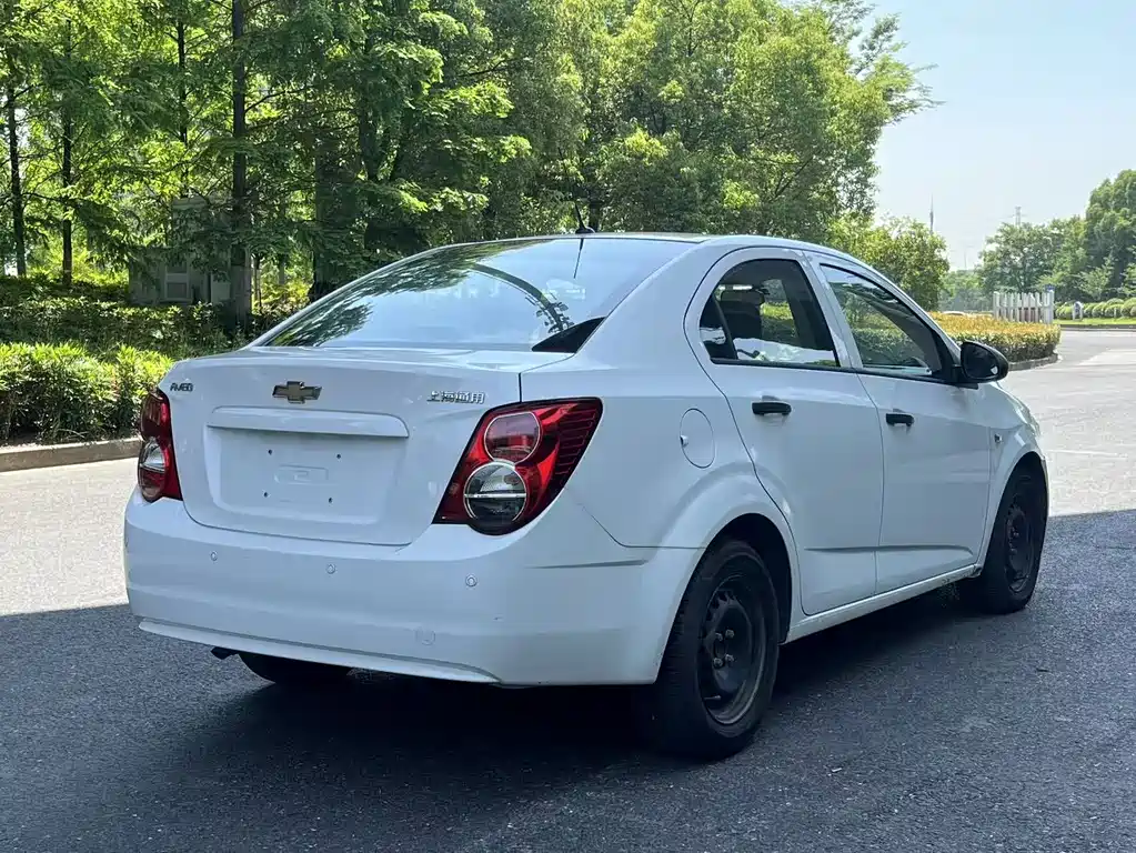 Aveo Sedan 1.4 L AT Sunroof