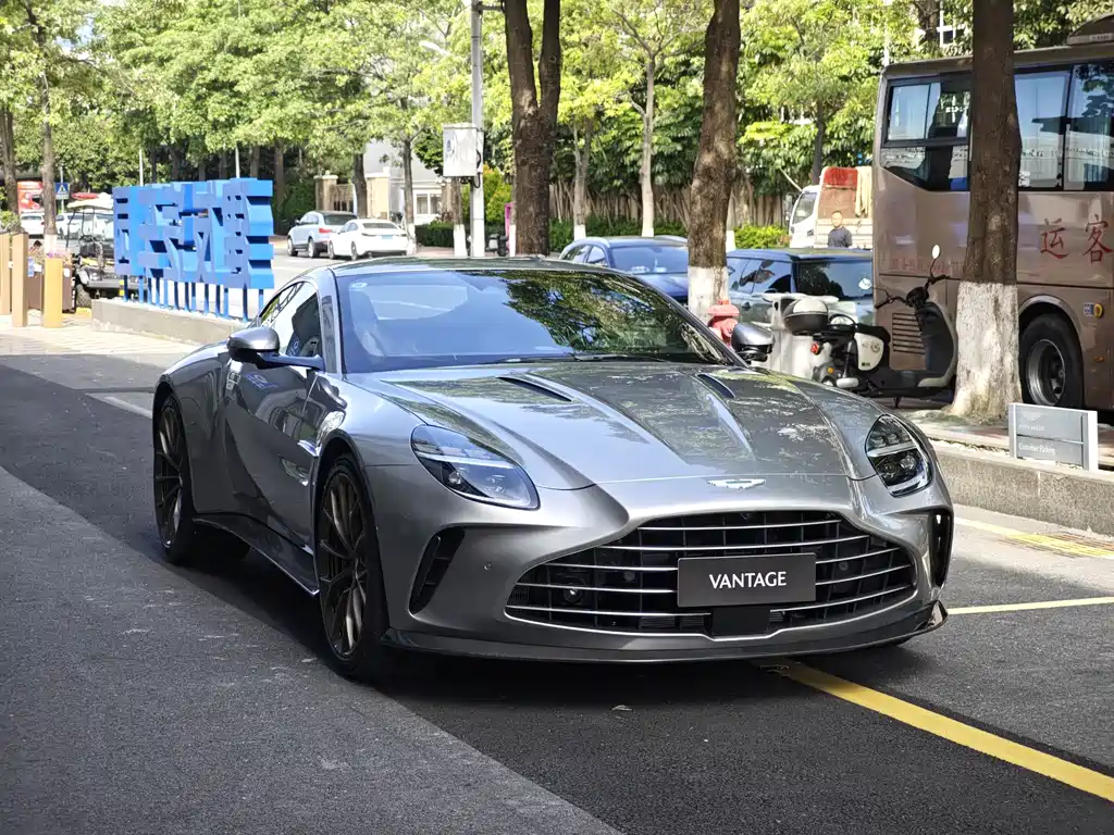 V8 Vantage 4.0 T V8 Coupe