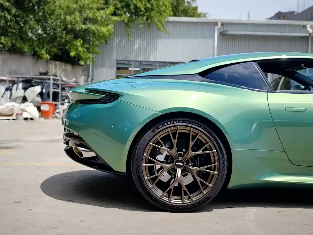 Aston Martin DB12 4.0 T V8 Coupe