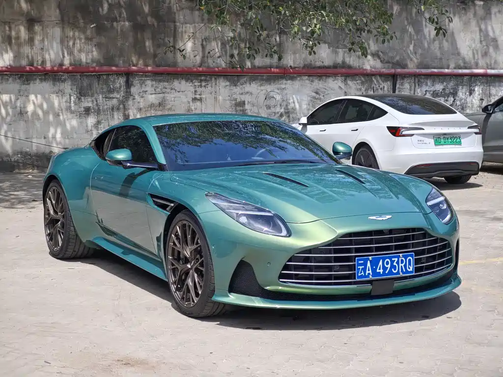 Aston Martin DB12 4.0 T V8 Coupe