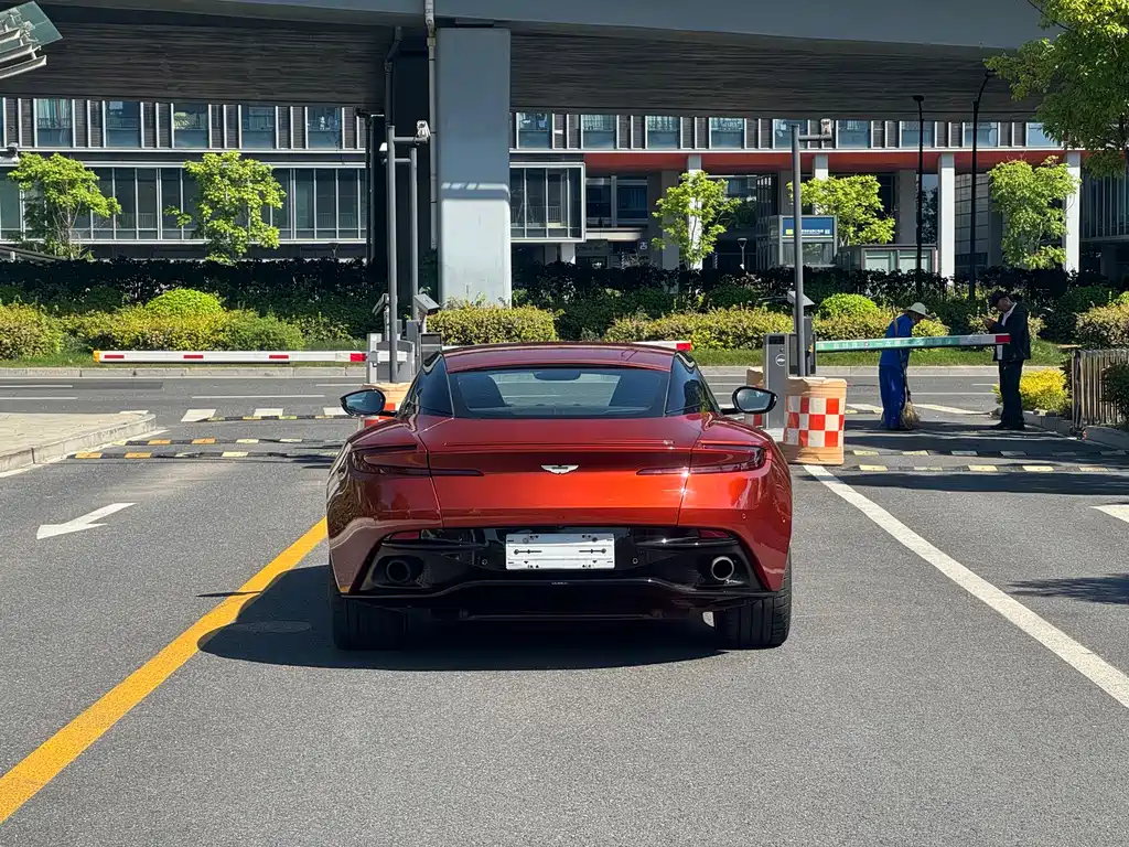 Aston Martin DB11 5.2 T First Edition