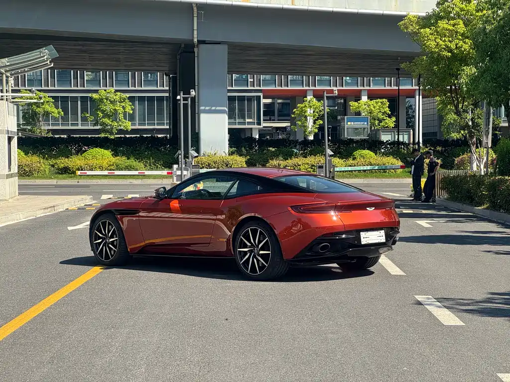 Aston Martin DB11 5.2 T First Edition