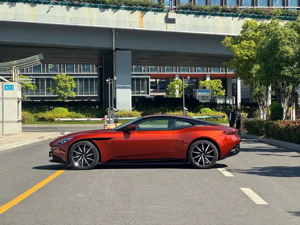 Aston Martin DB11 5.2 T First Edition