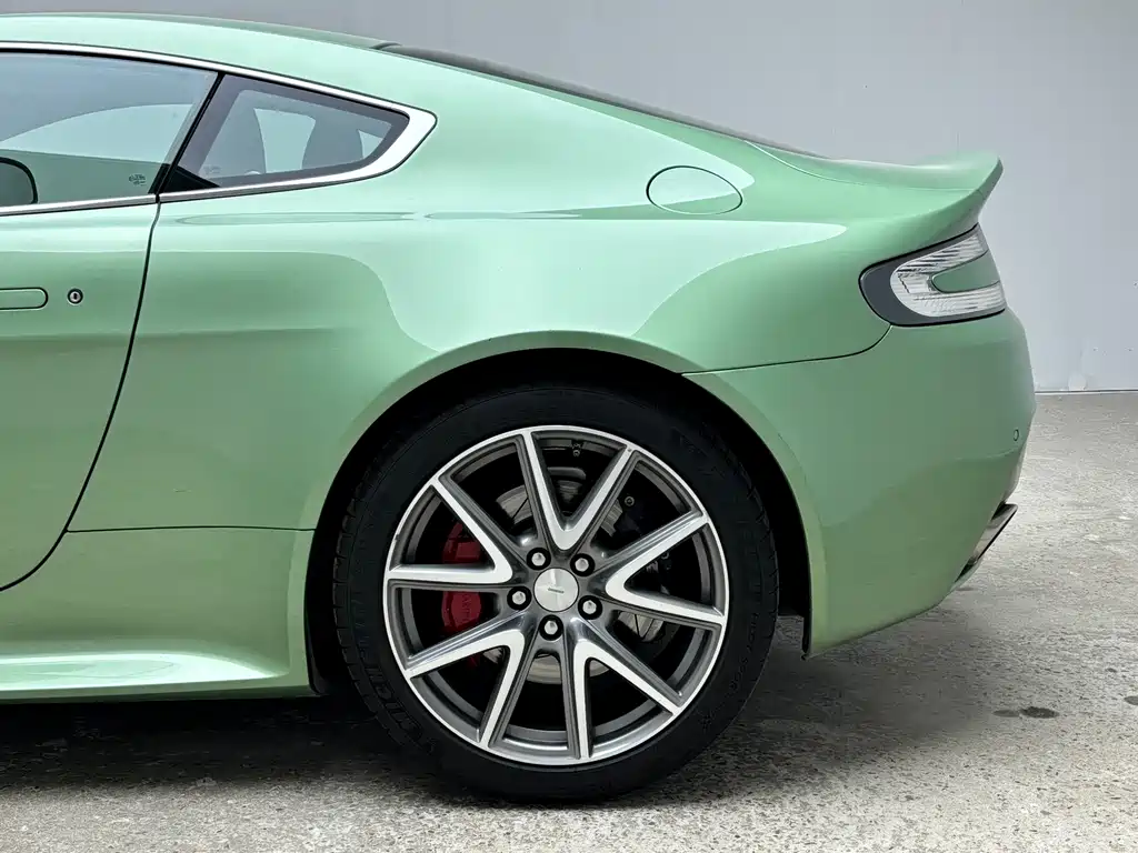 V8 Vantage 4.7 L S Coupe