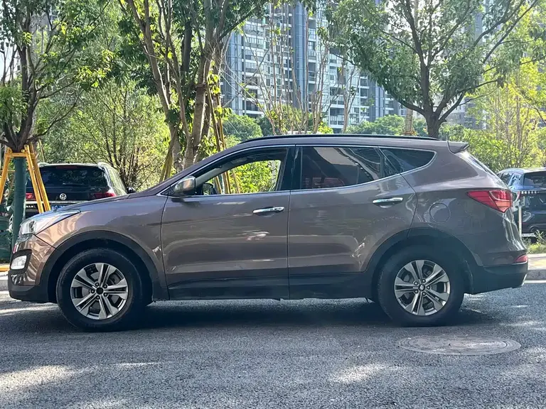 Hyundai Santa Fe 2.4 L Auto 2 WD Intelligent 5-seat
