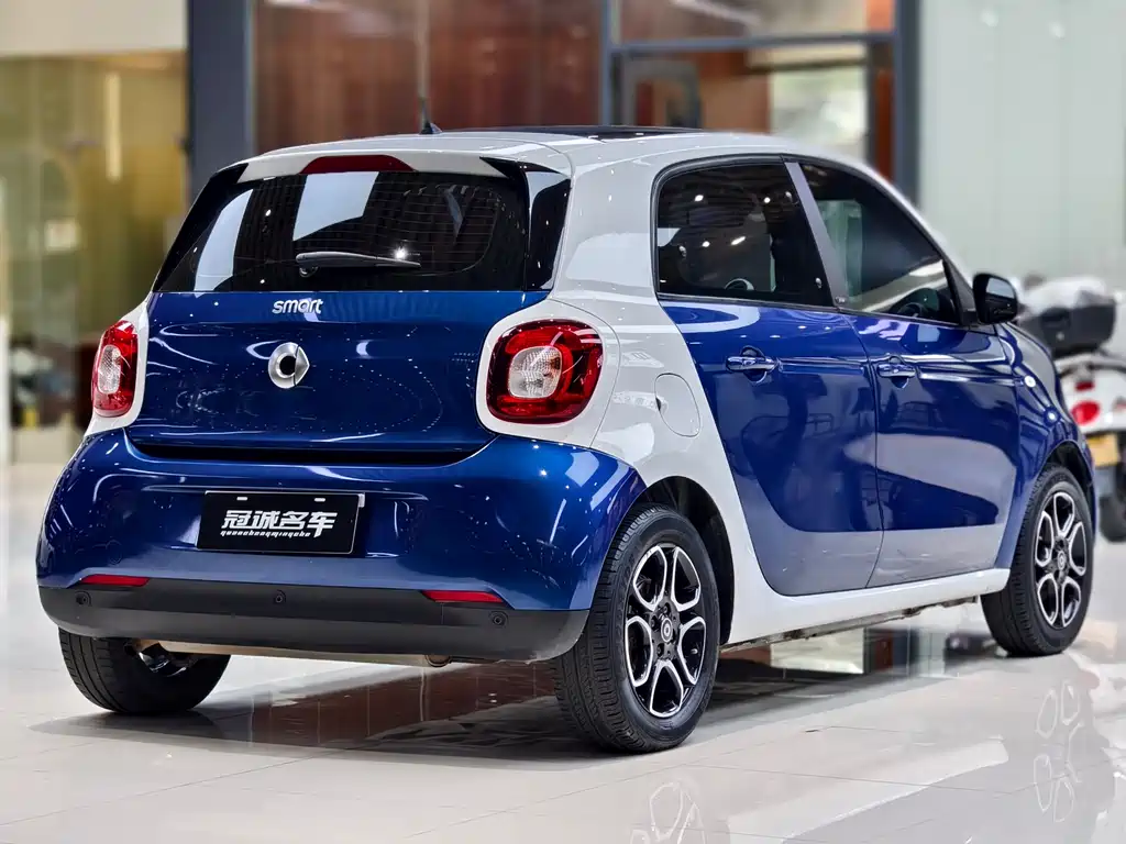 smart forfour 0.9 T 66 kW Pioneer