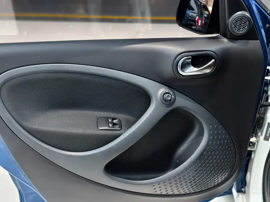 smart forfour 0.9 T 66 kW Pioneer